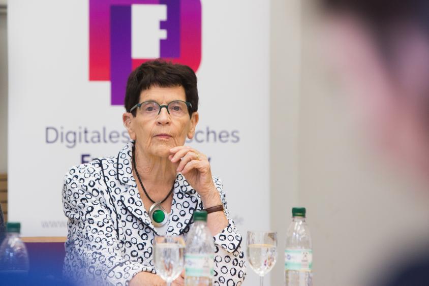 Prof. Dr. Rita Süssmuth auf dem Podium der Feministischen Sommeruni 2018 in Berlin, organisiert vom DDF.