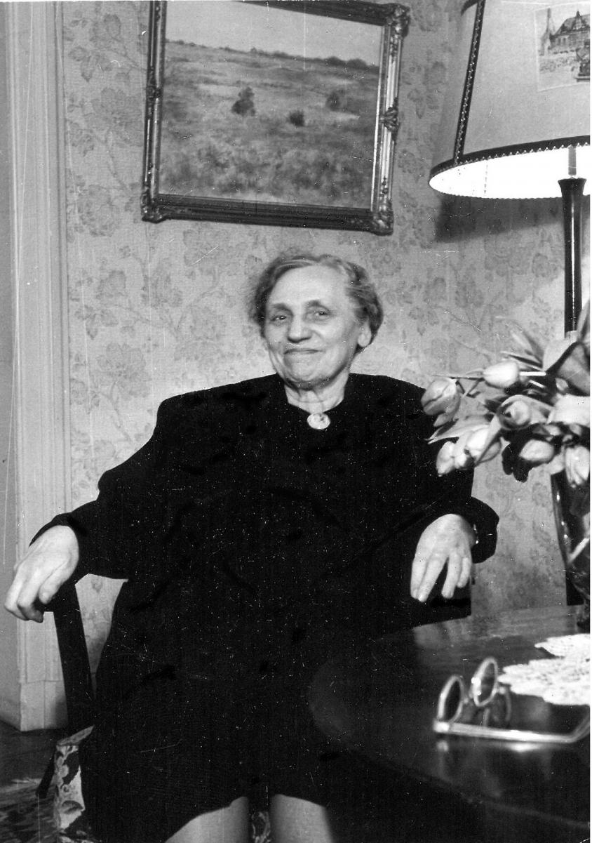 Marie Juchacz nach ihrer Rückkehr aus den USA bei einem  Empfang in Bremen 02.02.1949