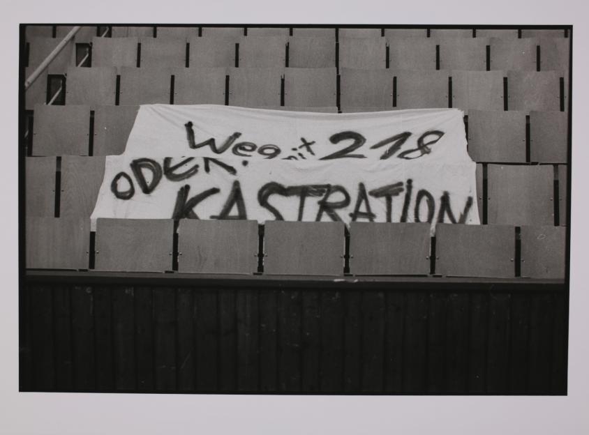 Transparent zum ersten Ost-West-Frauenkongress im April 1990