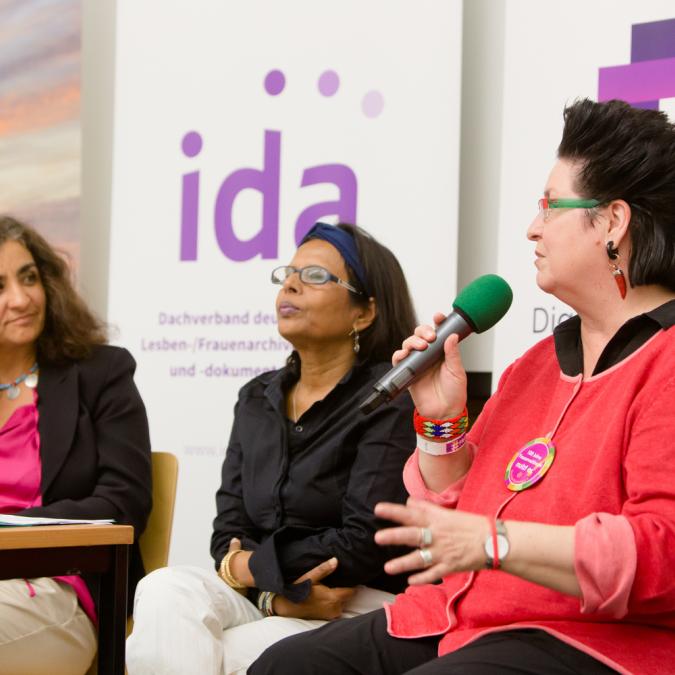 Delal Atmaca, Sanchita Basu, Marion Böker auf der Feministischen Sommeruni 2018.