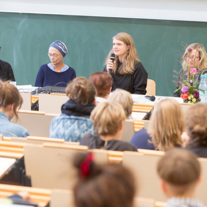 Schwarz, Grasse, Gottschalk, Schimkat diskutieren auf der Feministischen Sommeruni 2018.