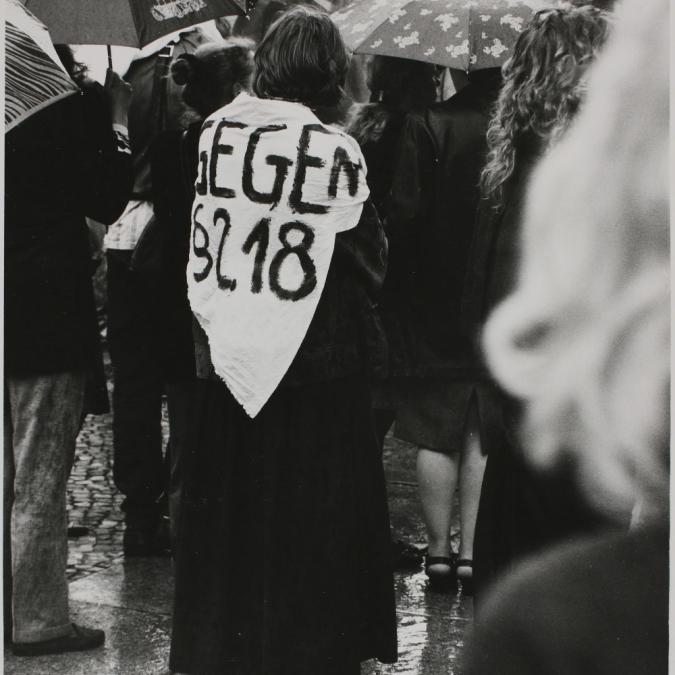Im Herbst 1990 war der Protest gegen § 218 ein bestimmendes Thema auf den Ost-West-Frauendemonstrationen.