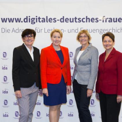 Onlinegang des DDF 2018 (v.l.n.r.: Sabine Balke Estremadoyro, Bundesministerin Dr. Franziska Giffey, Margarethe Kees, Margit Hauser).