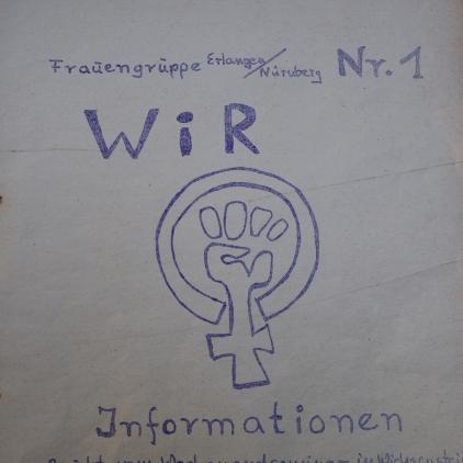 Titelbild der ersten Ausgabe der Zeitschrift WIR: Feministische Faust und Schriftzug Frauengruppe Erlangen/Nürnberg