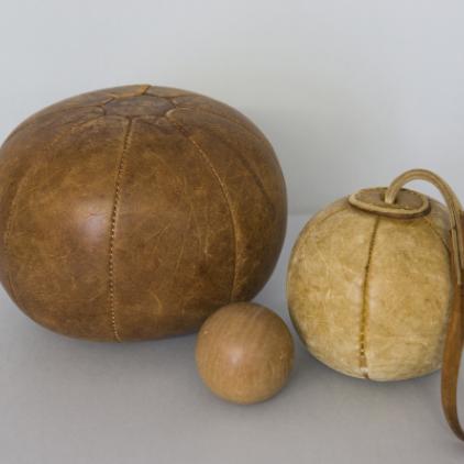 Ball-Objekte aus dem Bestand der Gymnastikschule Schwarzerden